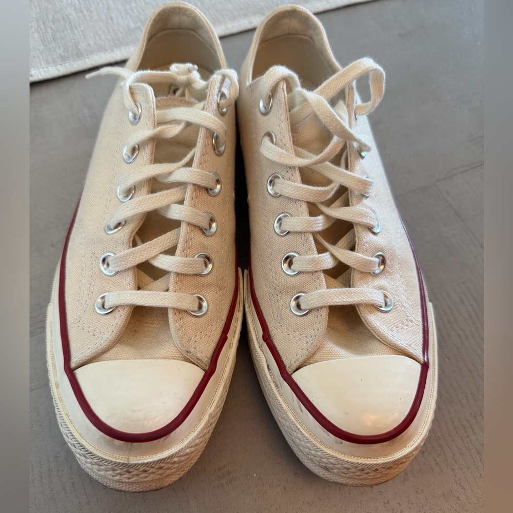 Cream Canvas Low-Top converse